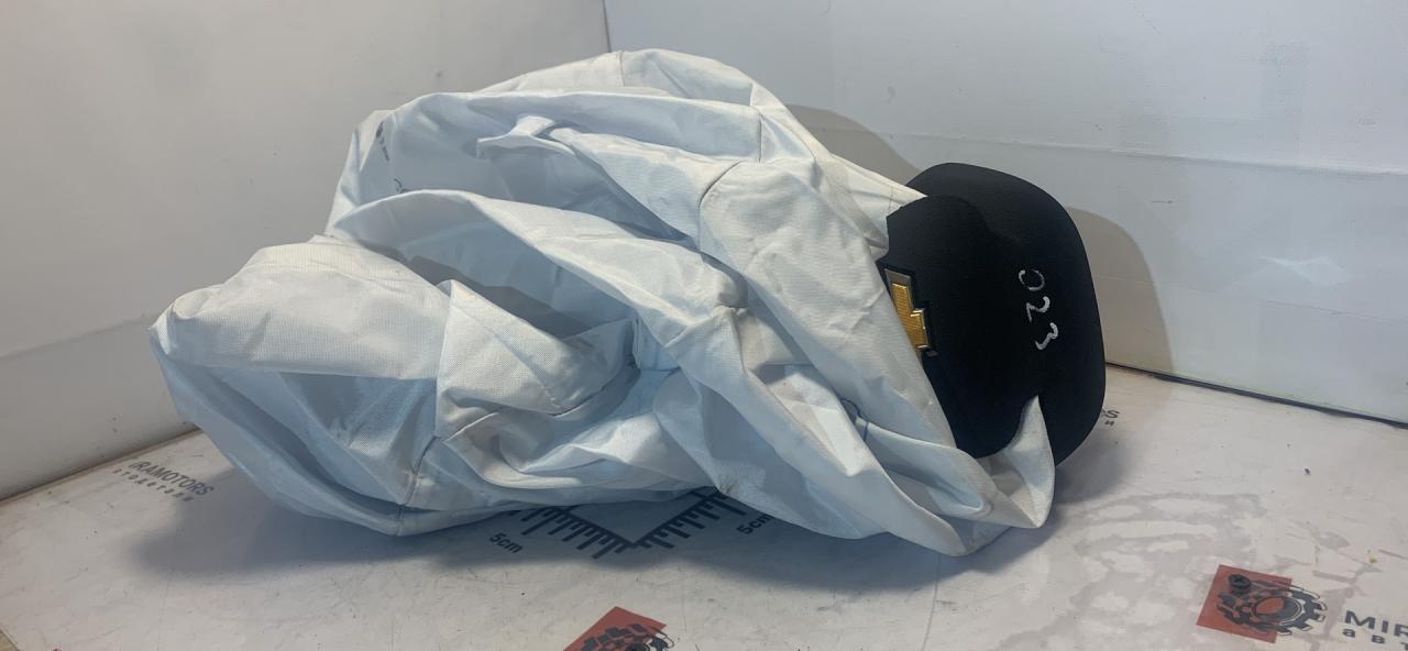 подушка безопасности водителя Chevrolet Equinox 3 поколение 2019, 1.5 л., бензин, АКПП, черный, внедорожник 5 дв., полный привод - фото №1