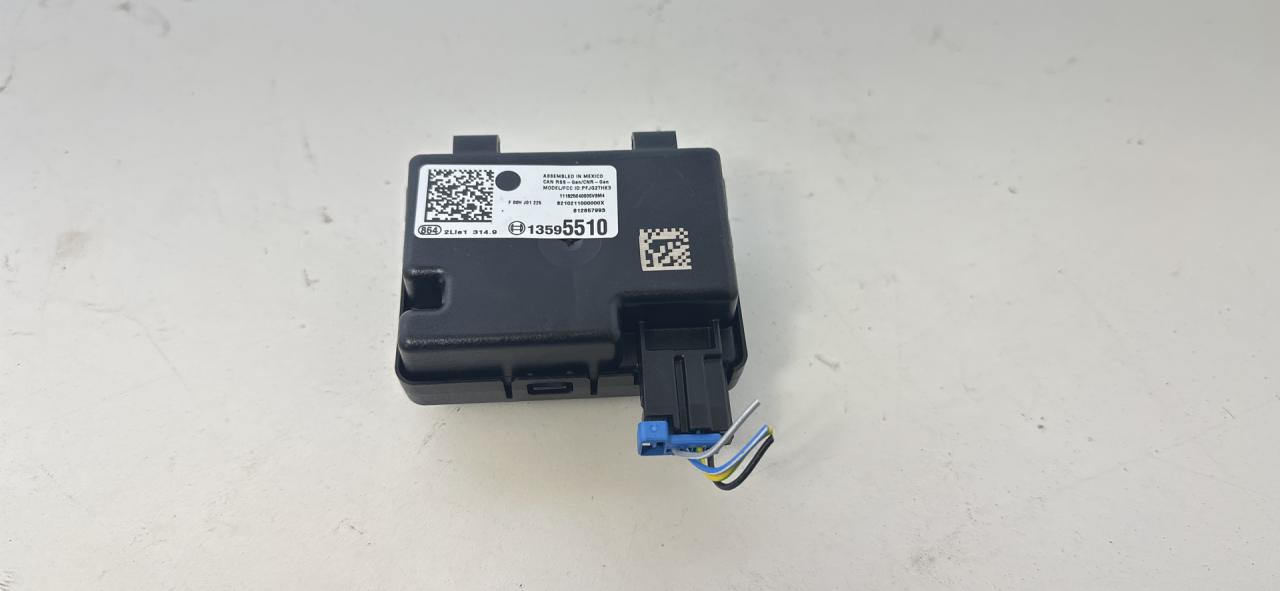 Блок управления бесключевым доступом Chevrolet Equinox 3 поколение 2019, 1.5 л., бензин, АКПП, черный, внедорожник 5 дв., полный привод, 13595510 - фото №1