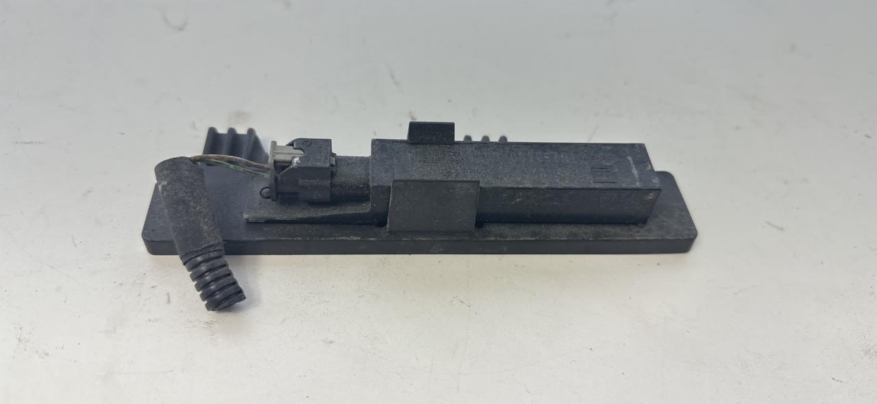 антенна Chevrolet Equinox 3 поколение 2019, 1.5 л., бензин, АКПП, черный, внедорожник 5 дв., полный привод - фото №1