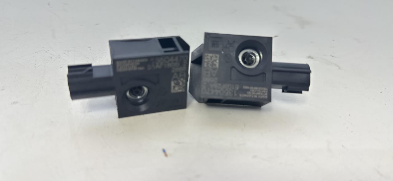 датчик удара Chevrolet Equinox 3 поколение 2019, 1.5 л., бензин, АКПП, черный, внедорожник 5 дв., полный привод - фото №1