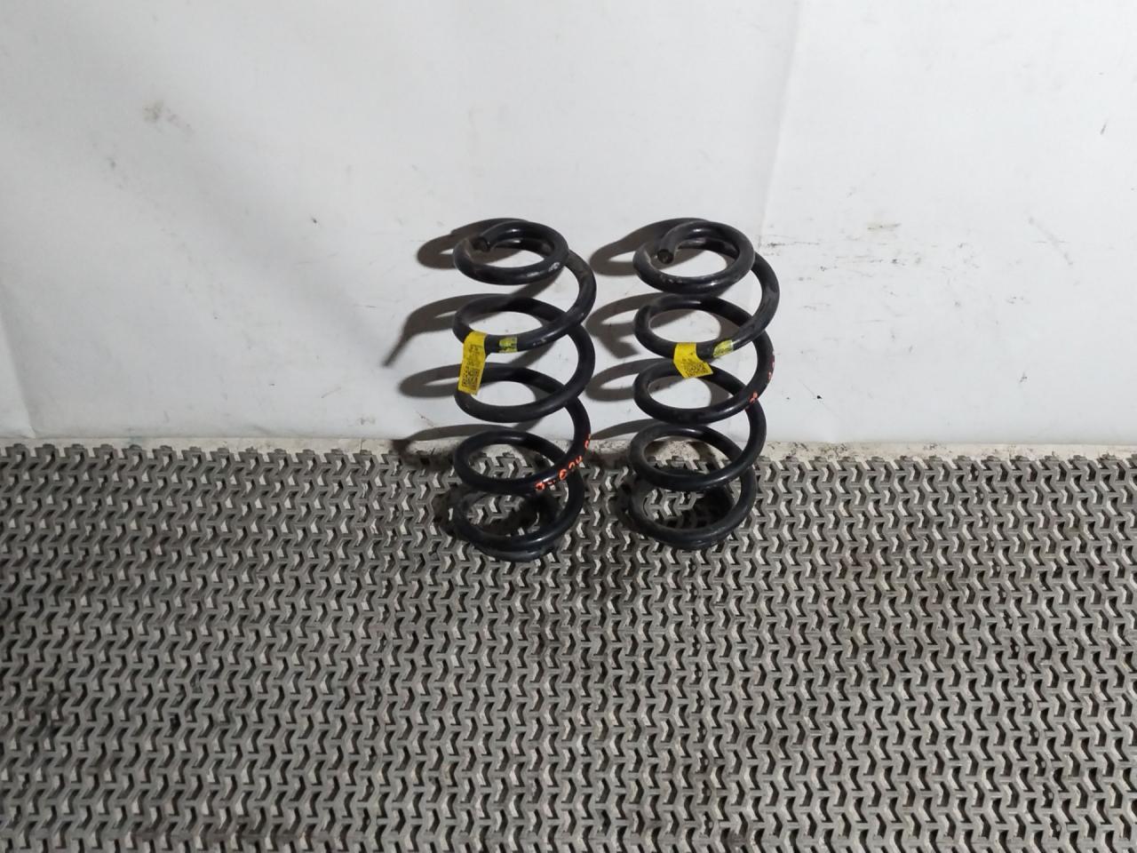 пружина задняя Chevrolet Equinox 3 поколение 2019, 2.0 л., бензин, АКПП, черный, внедорожник 5 дв., передний привод, 23476247 - фото №1