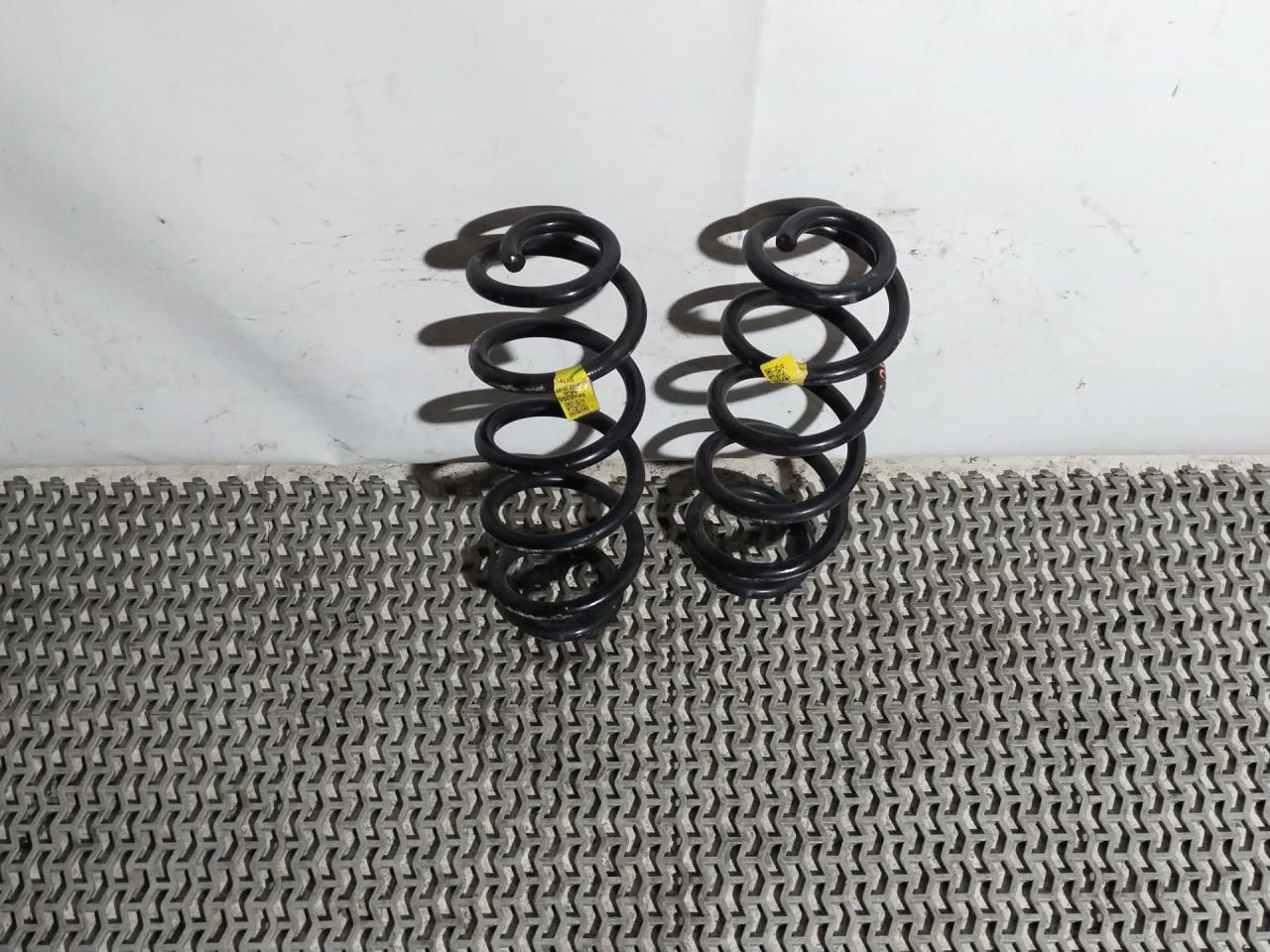 пружина задняя GMC Terrain 2 поколение 2019, 1.5 л., бензин, АКПП, белый, внедорожник 5 дв., 84165206 - фото №1