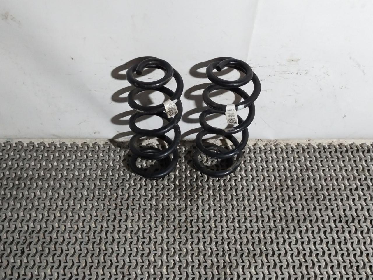 пружина задняя Chevrolet Equinox 3 поколение 2018, 1.5 л., бензин, АКПП, черный, внедорожник 5 дв., полный привод, 23476248 - фото №1