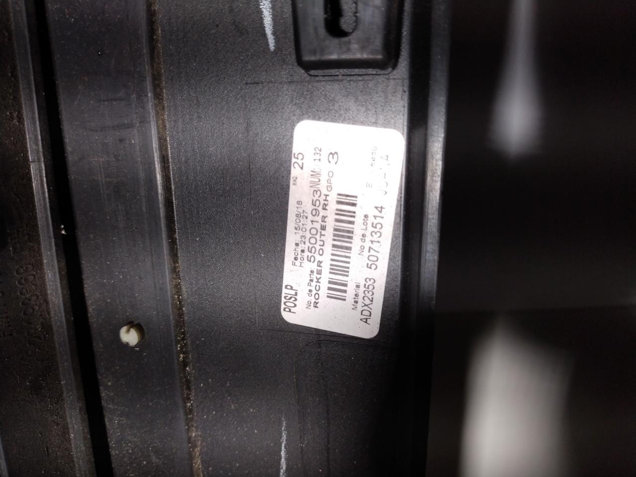 накладка на порог GMC Terrain 2 поколение 2019, 1.5 л., бензин, АКПП, белый, внедорожник 5 дв., 23193668 - фото №1