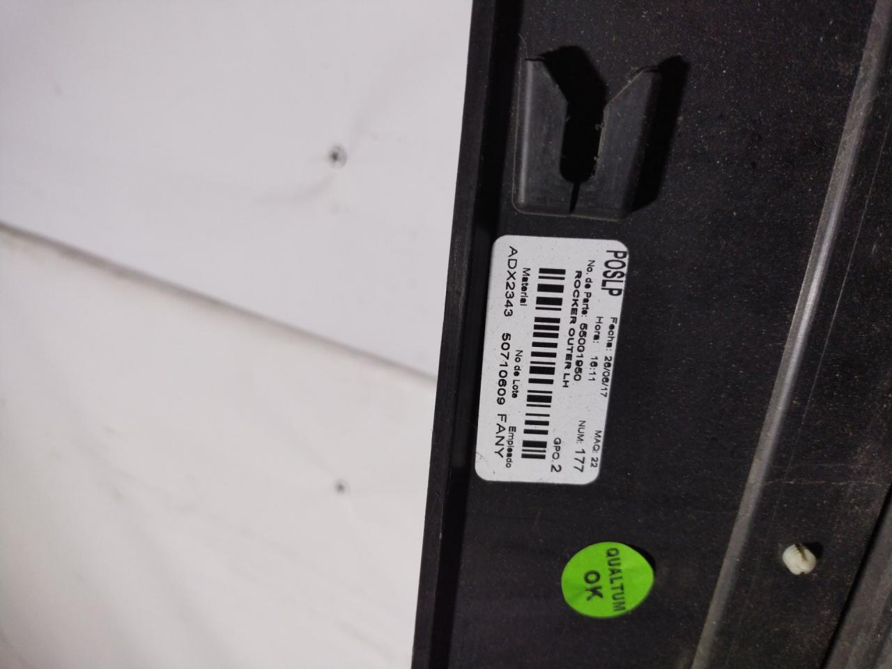 накладка на порог GMC Terrain 2 поколение 2018, 2.0 л., бензин, АКПП, серый, передний привод, 23193667 - фото №1