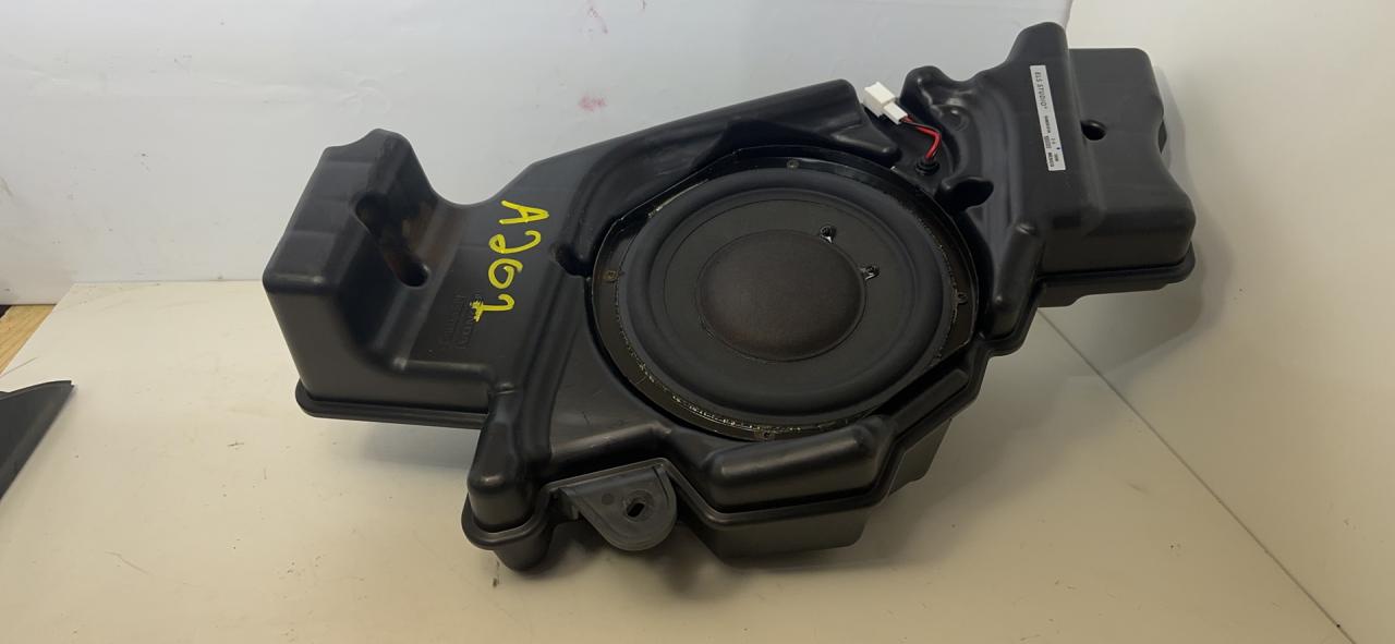 сабвуфер Acura RDX 3 поколение 2019, 2.0 л., бензин, АКПП, белый, передний привод, 39120TJBA41 - фото №1