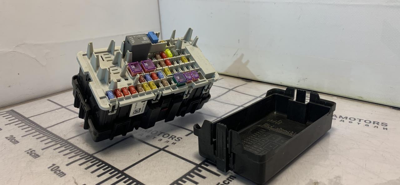 блок предохранителей Chevrolet Equinox 3 поколение 2018, 1.5 л., бензин, АКПП, черный, внедорожник 5 дв., полный привод, 33172518 - фото №1