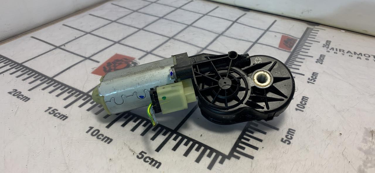 моторчик регулировки сиденья Chevrolet Equinox 3 поколение 2018, 1.5 л., бензин, АКПП, черный, внедорожник 5 дв., полный привод - фото №1