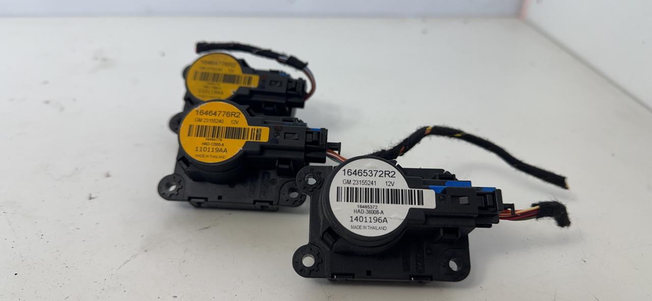 моторчик заслонки печки Chevrolet Equinox 3 поколение 2019, 2.0 л., бензин, АКПП, черный, внедорожник 5 дв., передний привод, 16464776R2 - фото №1