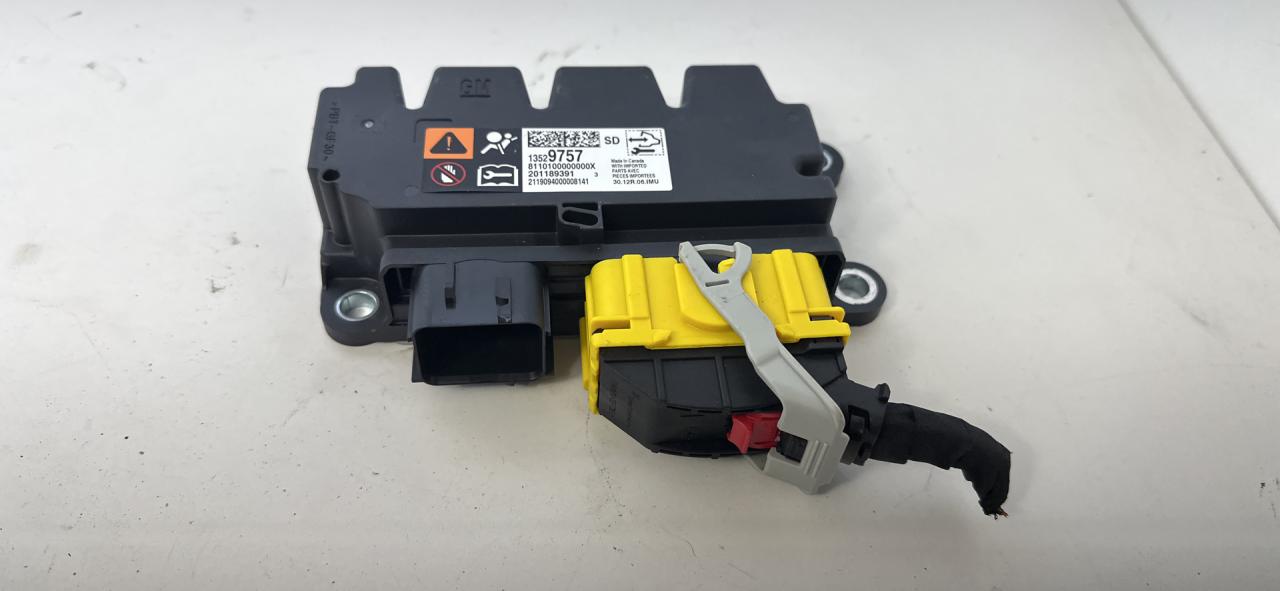 блок AirBag Chevrolet Equinox 3 поколение 2019, 2.0 л., бензин, АКПП, черный, внедорожник 5 дв., передний привод, 13529757 - фото №1