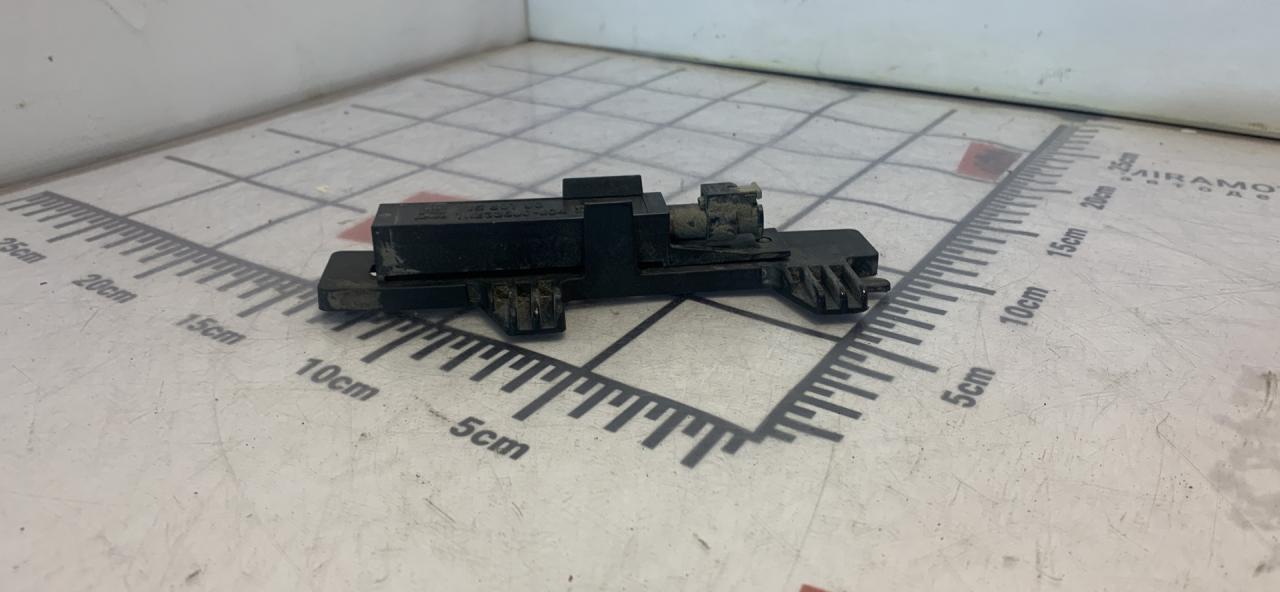 антенна Chevrolet Equinox 3 поколение 2018, 1.5 л., бензин, АКПП, черный, внедорожник 5 дв., полный привод - фото №1