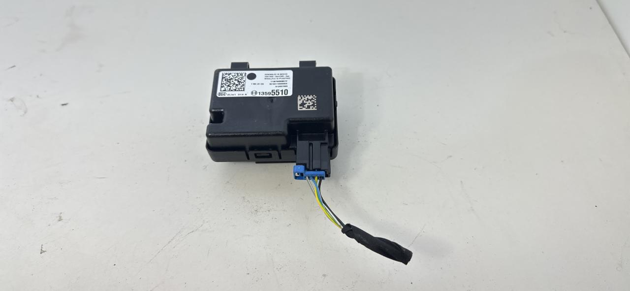 Блок управления бесключевым доступом Chevrolet Equinox 3 поколение 2019, 2.0 л., бензин, АКПП, черный, внедорожник 5 дв., передний привод, 13595510 - фото №1