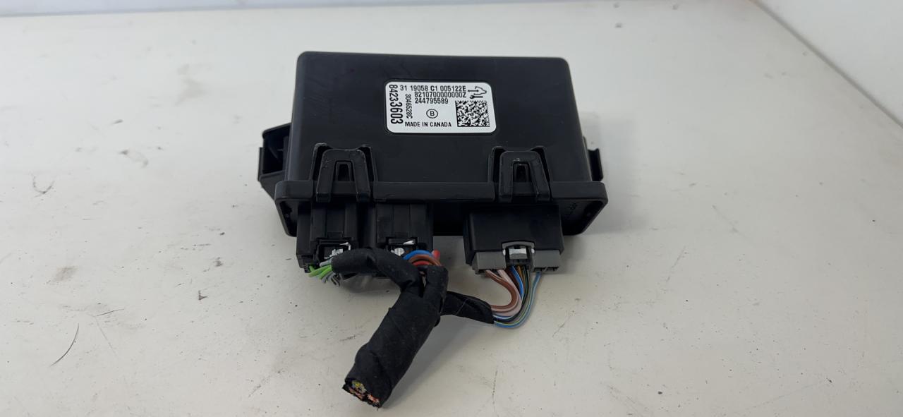 блок управления крышкой багажника Chevrolet Equinox 3 поколение 2019, 2.0 л., бензин, АКПП, черный, внедорожник 5 дв., передний привод, 84233603 - фото №1