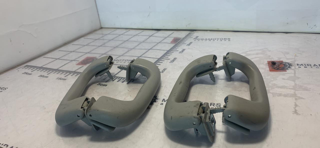 ручка внутренняя потолочная Chevrolet Equinox 3 поколение 2018, 1.5 л., бензин, АКПП, черный, внедорожник 5 дв., полный привод - фото №1