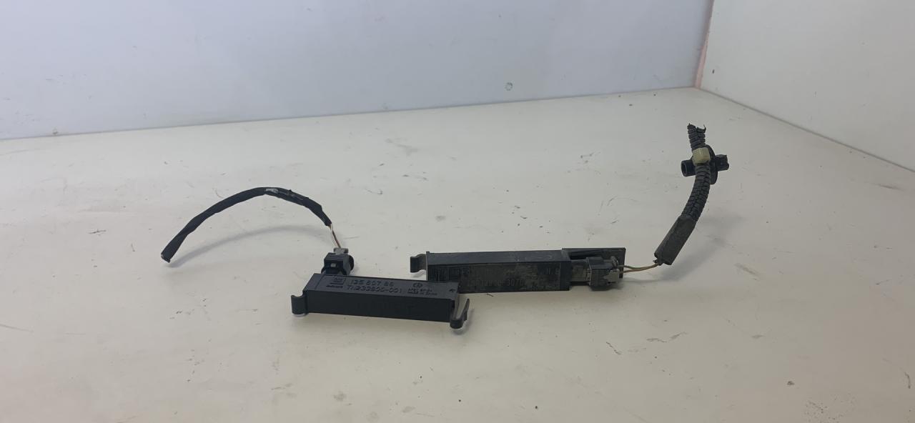 антенна Chevrolet Equinox 3 поколение 2019, 2.0 л., бензин, АКПП, черный, внедорожник 5 дв., передний привод - фото №1