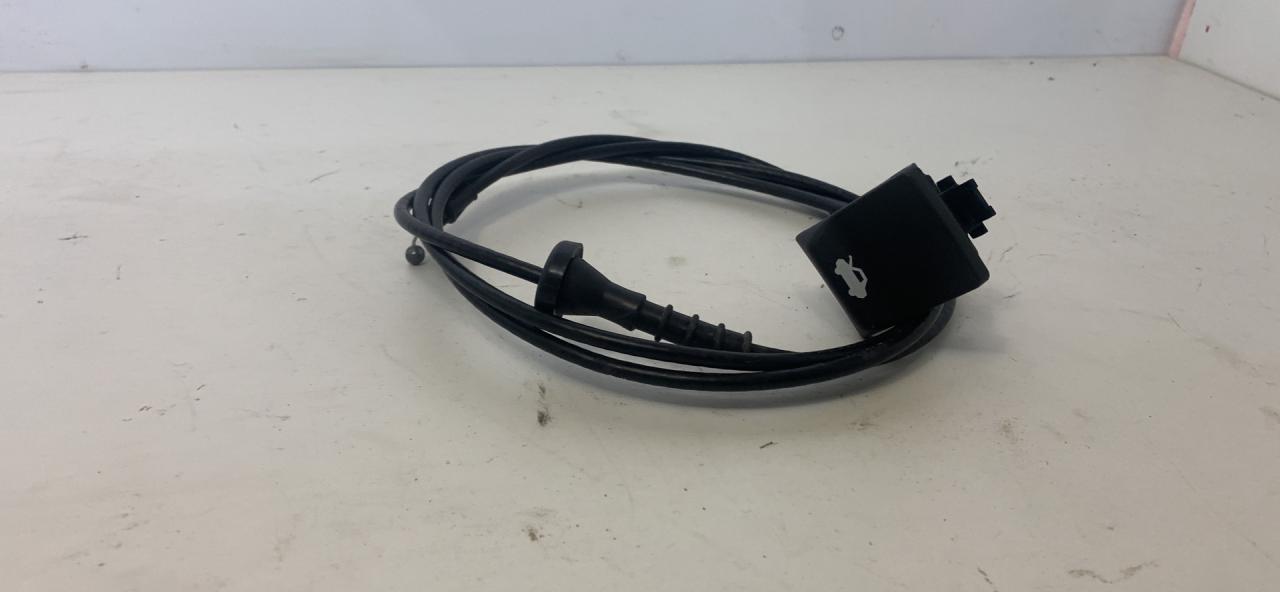 трос капота Chevrolet Equinox 3 поколение 2019, 2.0 л., бензин, АКПП, черный, внедорожник 5 дв., передний привод - фото №1