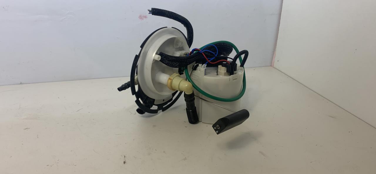 насос топливный Chevrolet Equinox 3 поколение 2019, 2.0 л., бензин, АКПП, черный, внедорожник 5 дв., передний привод, 84493008 - фото №1