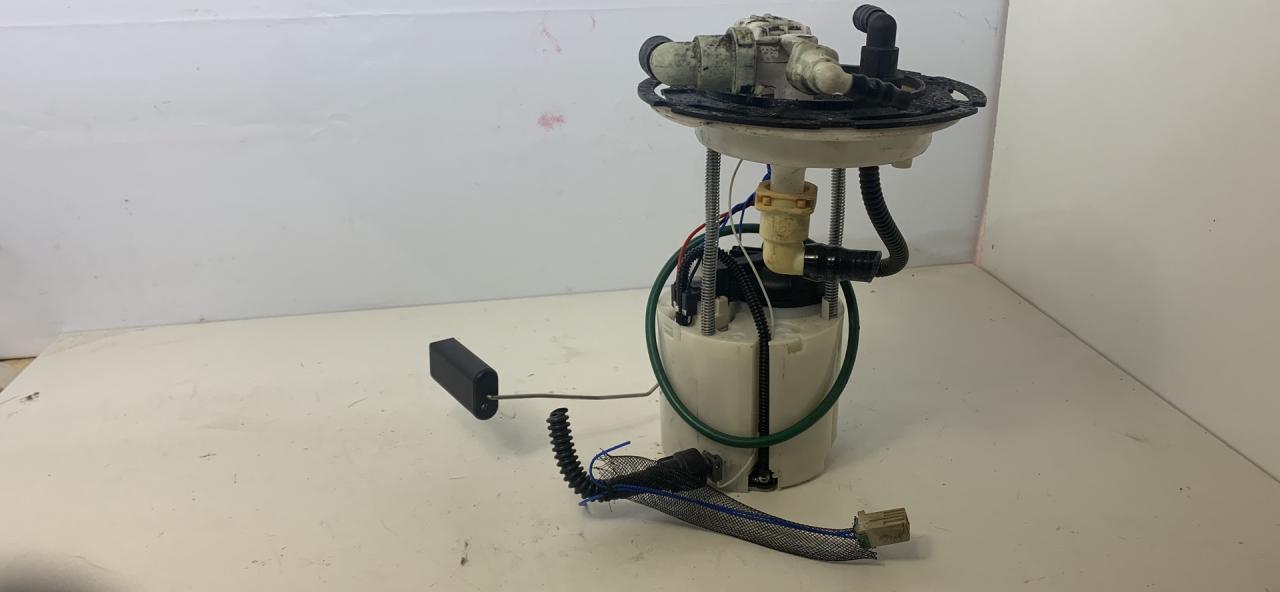 насос топливный Chevrolet Equinox 3 поколение 2019, 1.5 л., бензин, АКПП, серый, внедорожник 5 дв., полный привод, 84401402 - фото №1