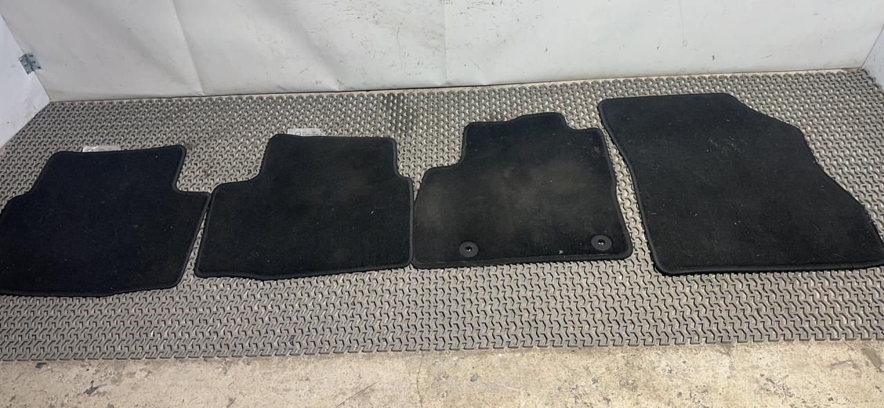 Коврики салона Chevrolet Cruze 2 поколение 2017, 1.4 л., бензин, АКПП, серый, седан - фото №1