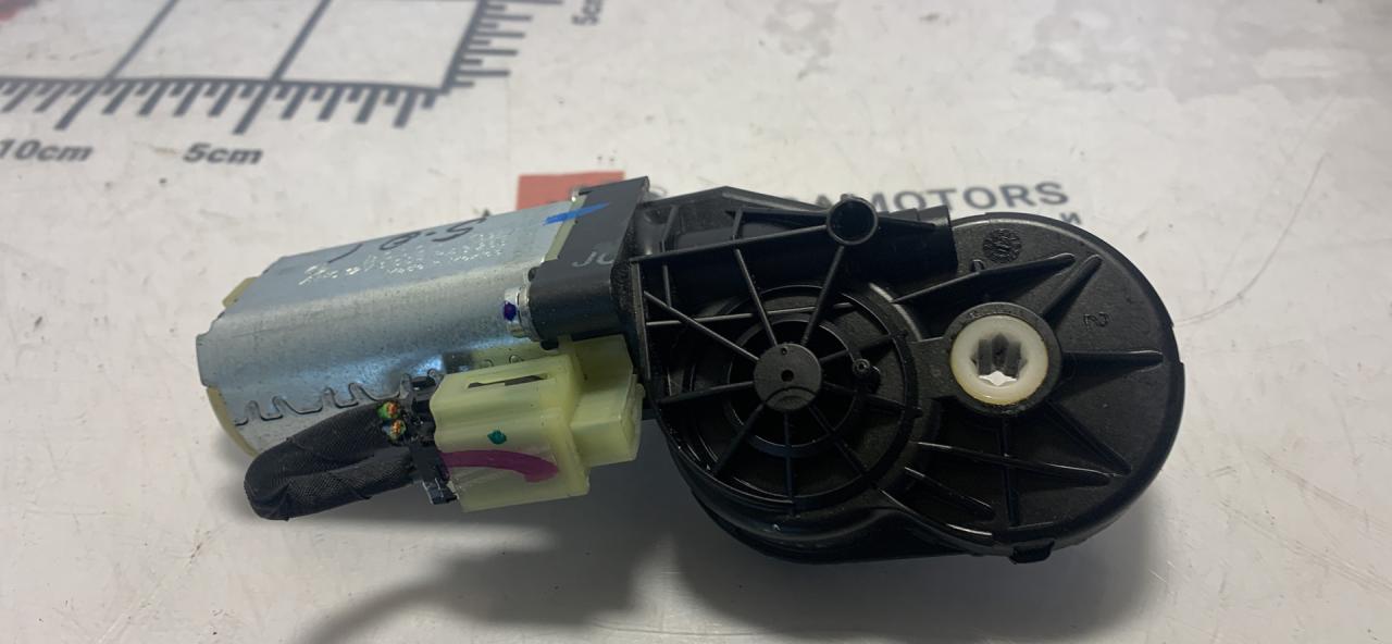 моторчик регулировки сиденья GMC Terrain 2 поколение 2018, 2.0 л., бензин, АКПП, серый, передний привод - фото №1