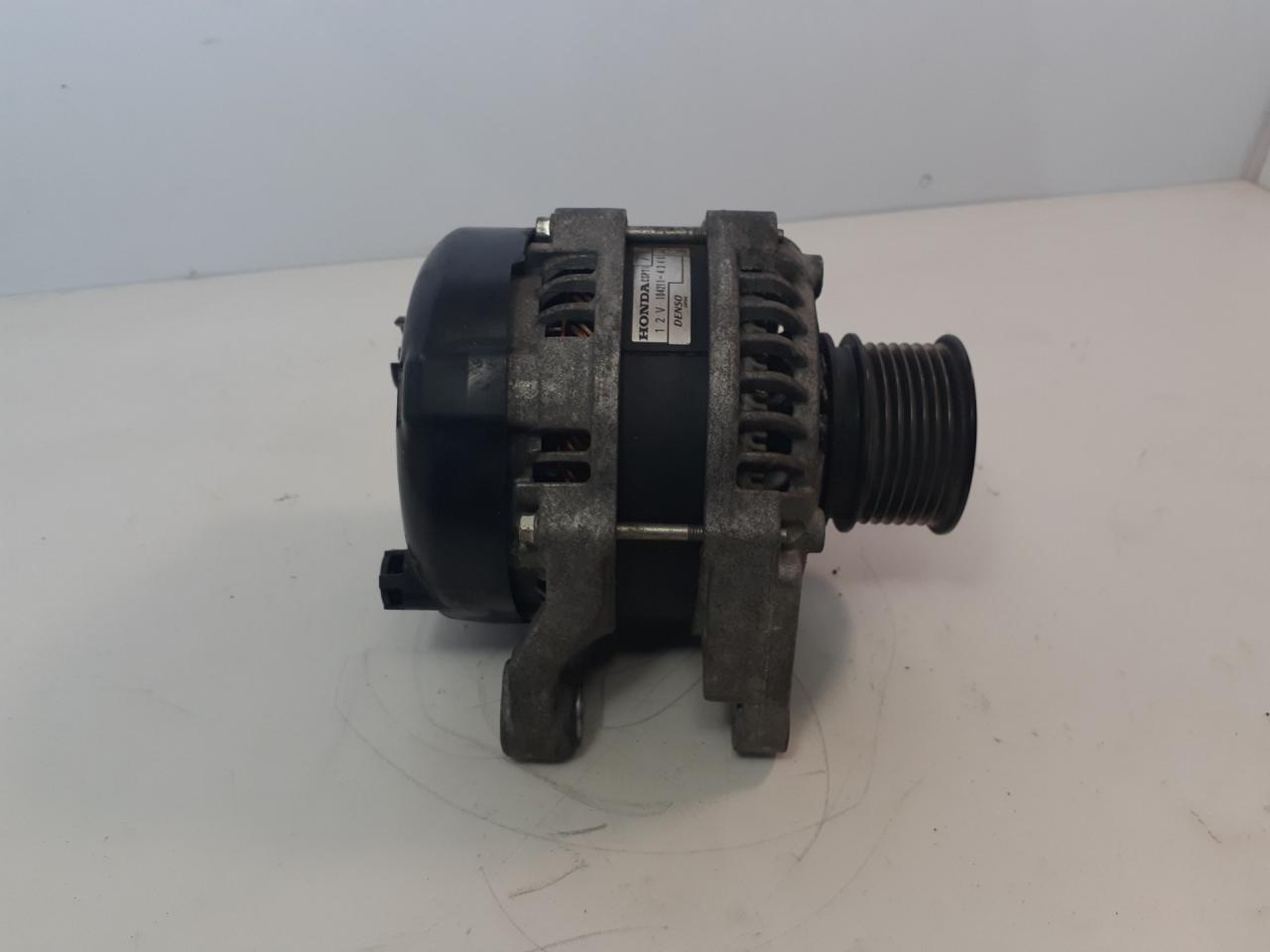 генератор Honda CR-V 5 поколение 2019, 1.5 л., бензин, АКПП, белый, 12V104211-4340 - фото №1