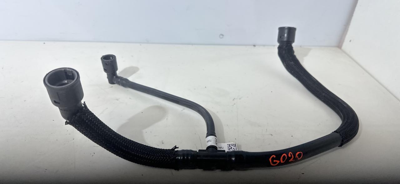 патрубок вентиляции картера GMC Terrain 2 поколение 2019, 1.5 л., бензин, АКПП, белый, внедорожник 5 дв. - фото №1