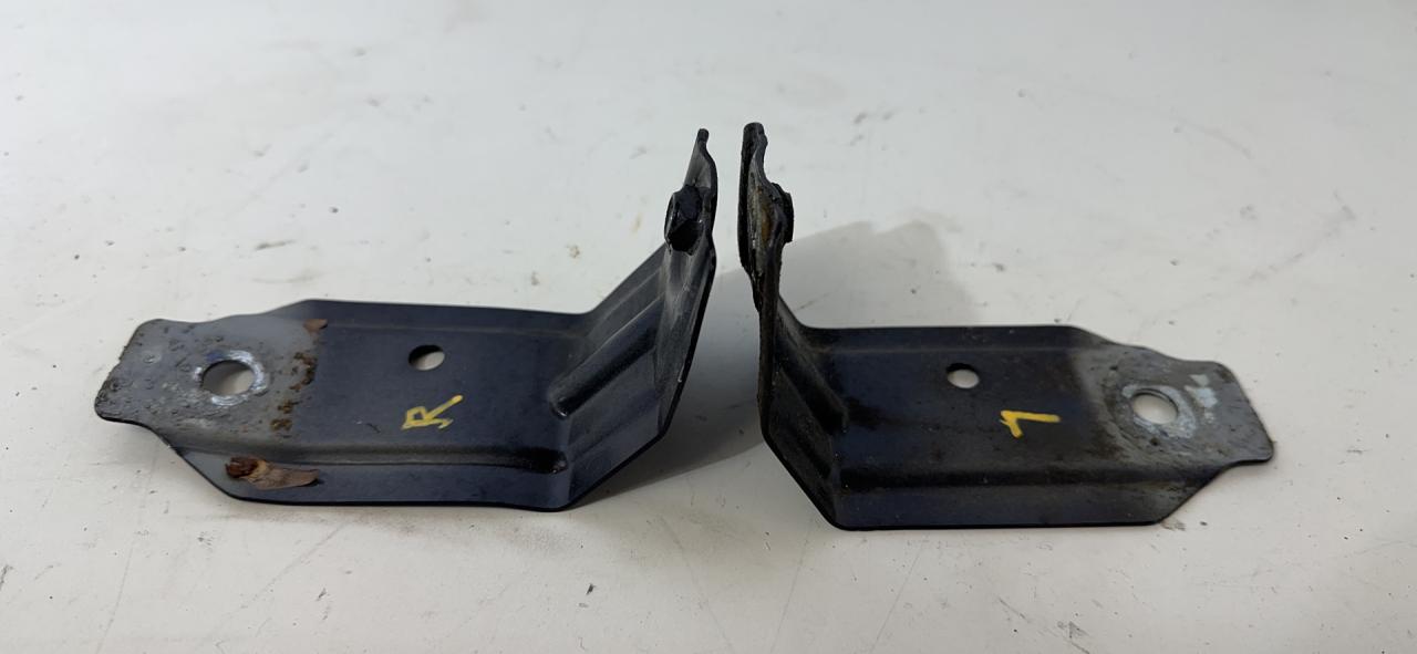 крепление ( кронштейн ) крыла Volkswagen Atlas 2018, 3.6 л., бензин, АКПП, черный, внедорожник 5 дв., полный привод, 3CN809472 - фото №1