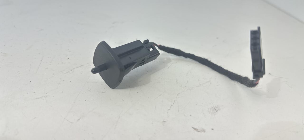 выключатель концевой (концевик) GMC Terrain 2 поколение 2018, 2.0 л., бензин, АКПП, серый, передний привод - фото №1