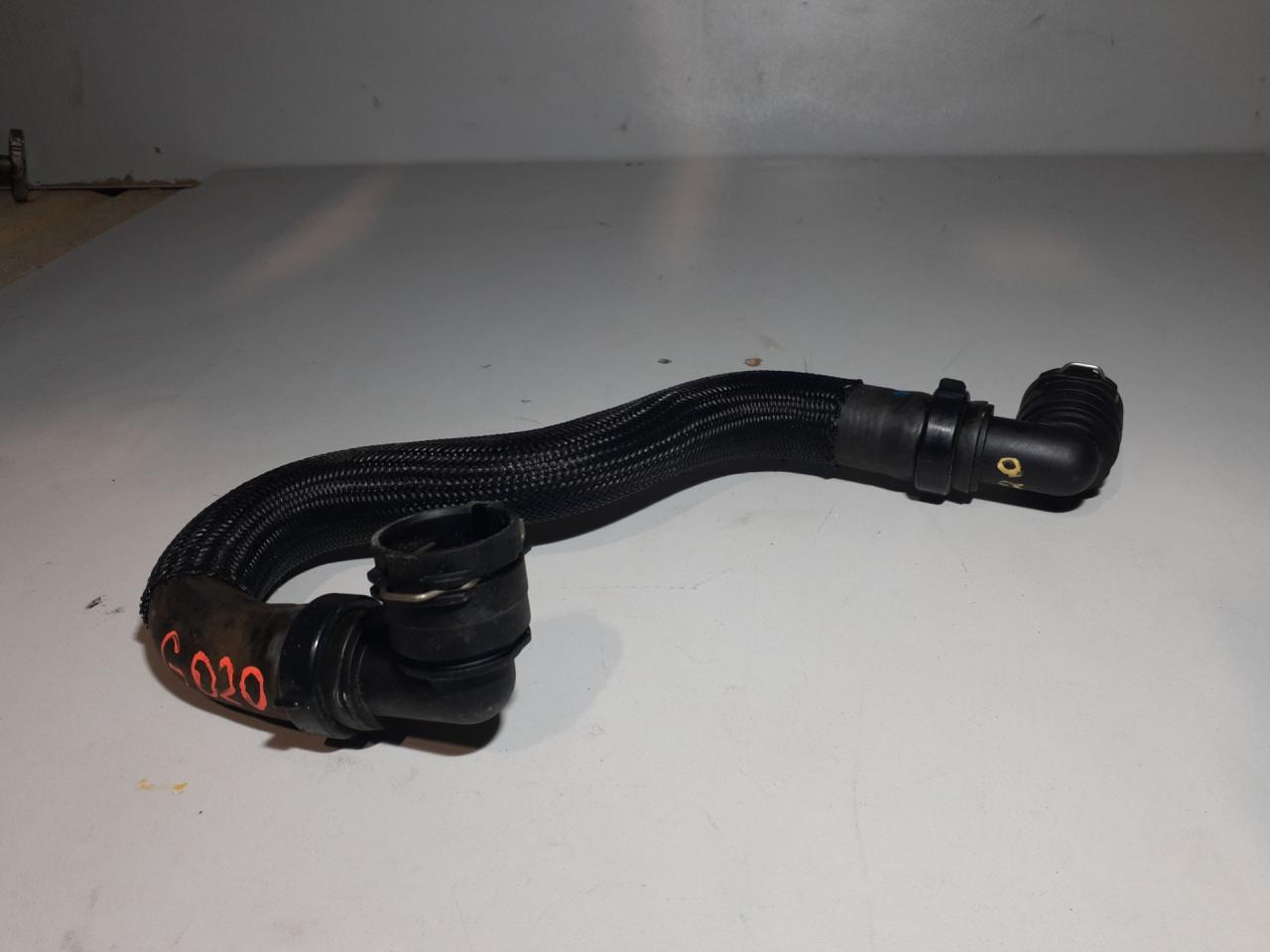 патрубок (трубопровод, шланг) GMC Terrain 2 поколение 2019, 1.5 л., бензин, АКПП, белый, внедорожник 5 дв. - фото №1