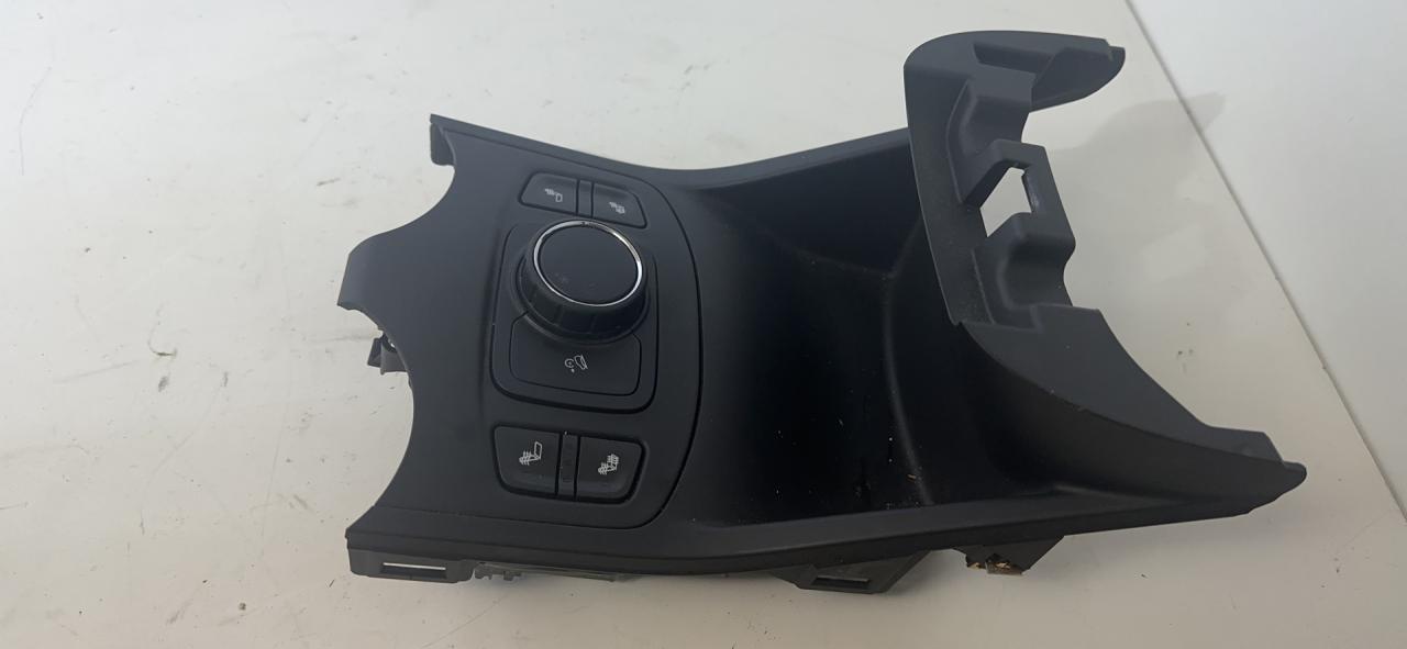 консоль салона GMC Terrain 2 поколение 2018, 2.0 л., бензин, АКПП, серый, передний привод, 84020272 - фото №1