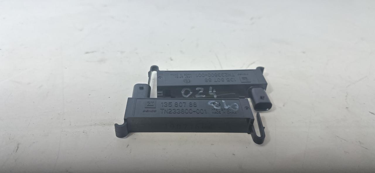 антенна Chevrolet Equinox 3 поколение 2020, 1.5 л., бензин, АКПП, черный, внедорожник 5 дв., 13580788 - фото №1