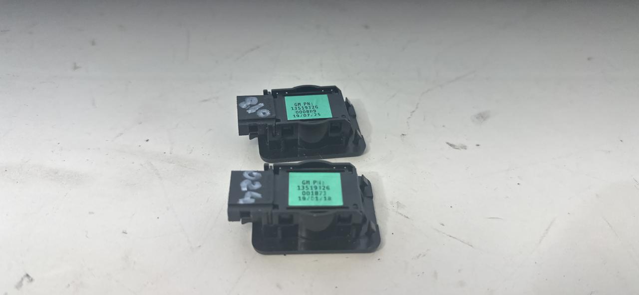 фонарь салона (плафон) Chevrolet Equinox 3 поколение 2020, 1.5 л., бензин, АКПП, черный, внедорожник 5 дв., 13519326 - фото №1