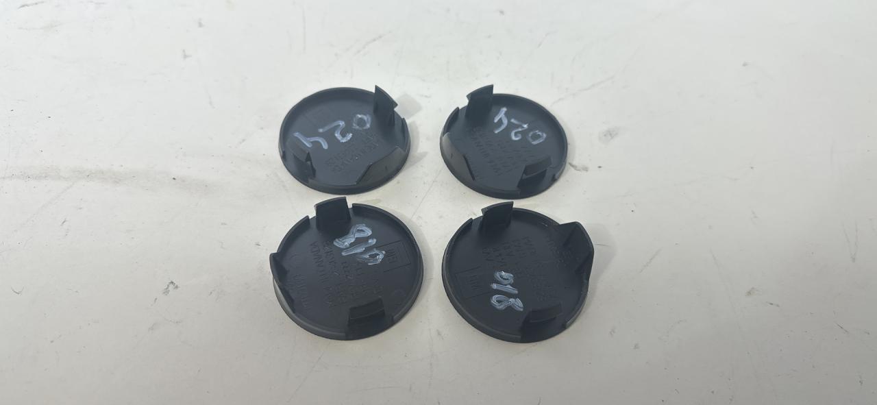 консоль салона Chevrolet Equinox 3 поколение 2020, 1.5 л., бензин, АКПП, черный, внедорожник 5 дв., 23463128 - фото №1