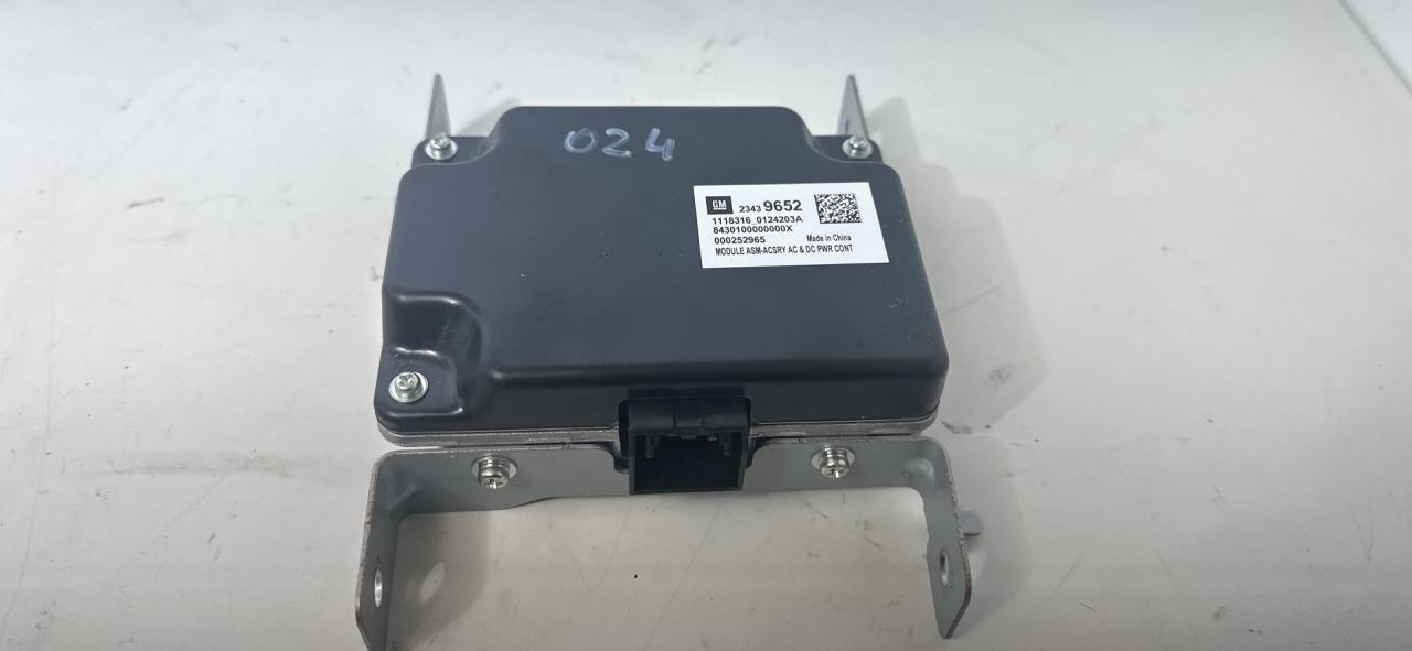 Преобразователь напряжения Chevrolet Equinox 3 поколение 2019, 2.0 л., бензин, АКПП, черный, внедорожник 5 дв., передний привод, 23439652 - фото №1