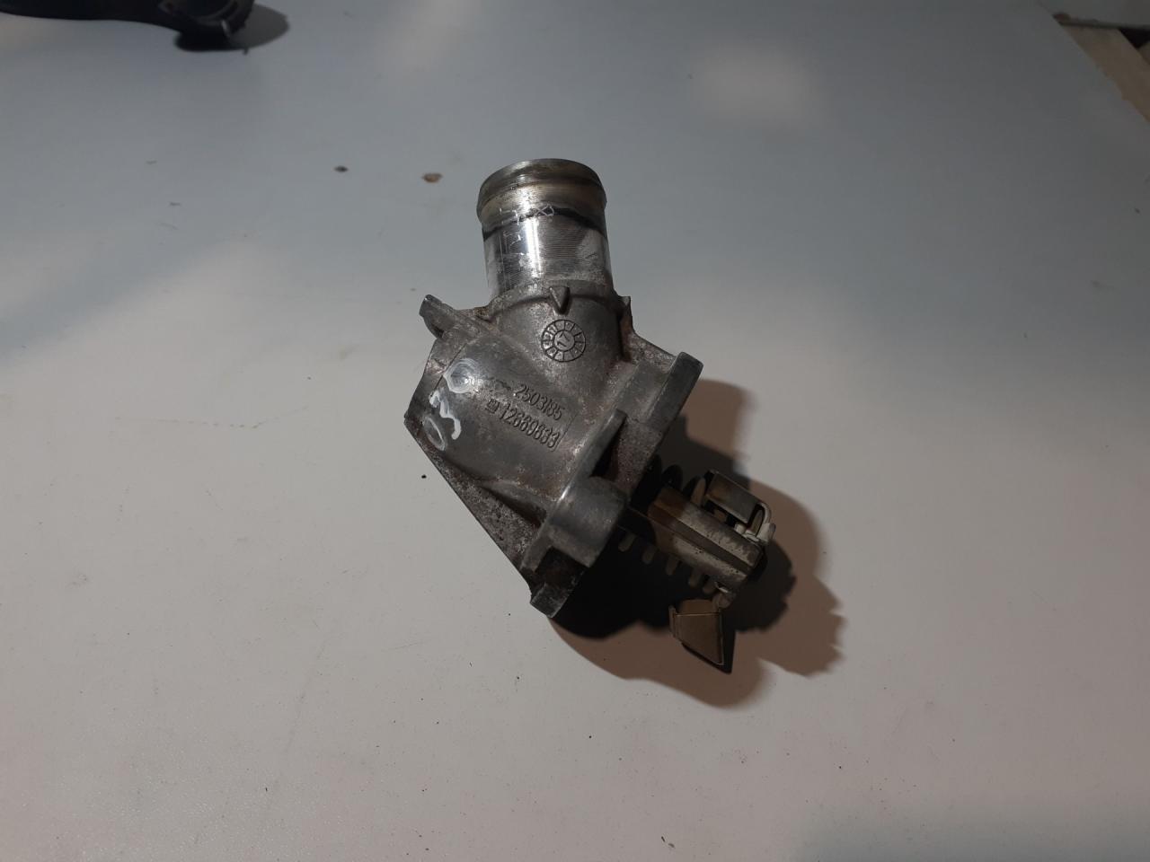 термостат Chevrolet Equinox 3 поколение 2018, 1.5 л., бензин, АКПП, белый, внедорожник 5 дв., полный привод, 12669633 - фото №1