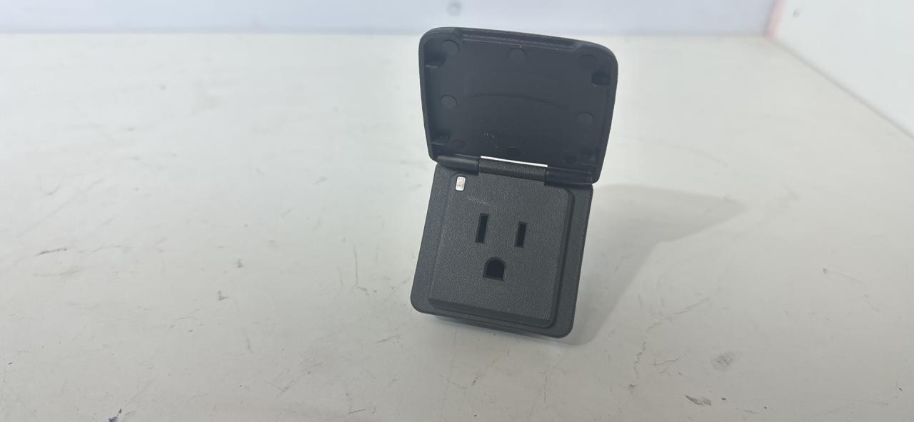 консоль салона Chevrolet Equinox 3 поколение 2019, 2.0 л., бензин, АКПП, черный, внедорожник 5 дв., передний привод, 544970085 - фото №1