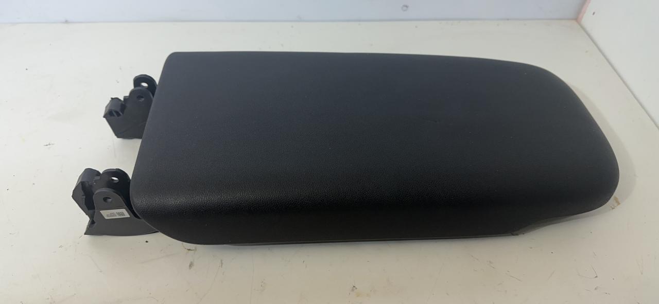 подлокотник Chevrolet Equinox 3 поколение 2018, 1.5 л., бензин, АКПП, белый, внедорожник 5 дв., полный привод - фото №1