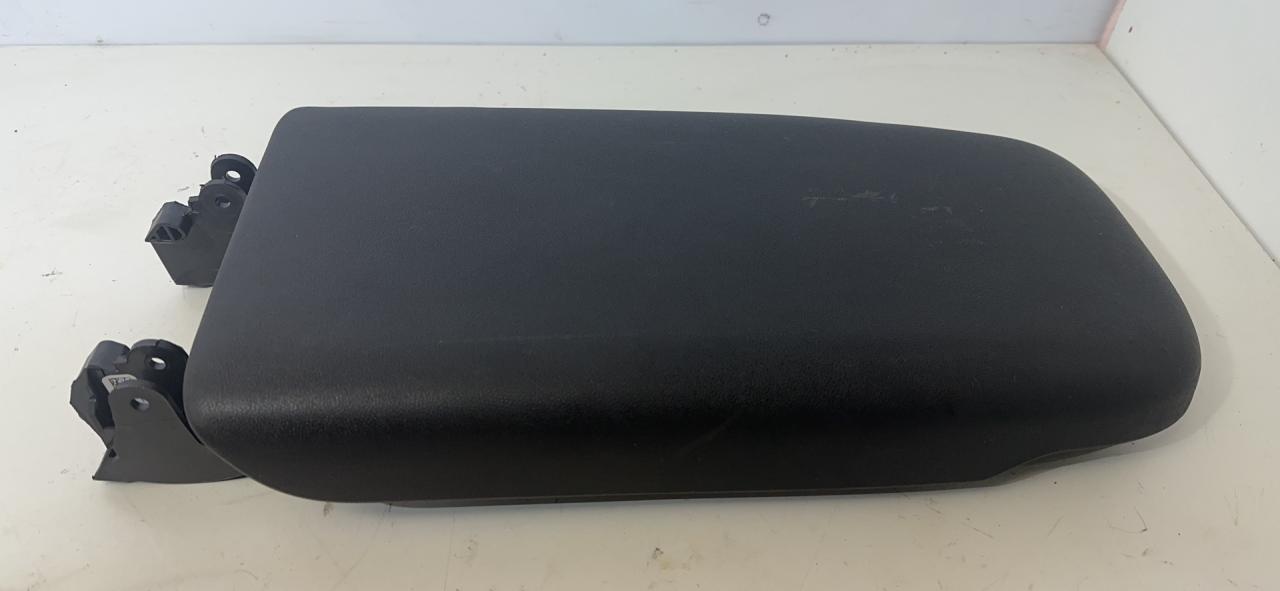 подлокотник Chevrolet Equinox 3 поколение 2019, 1.5 л., бензин, АКПП, серый, внедорожник 5 дв., полный привод - фото №1