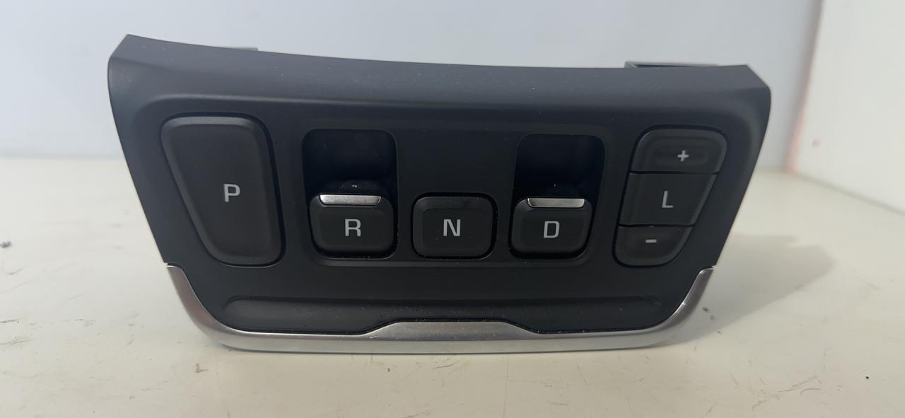 кулиса GMC Terrain 2 поколение 2019, 1.5 л., бензин, АКПП, белый, внедорожник 5 дв., 84517433 - фото №1