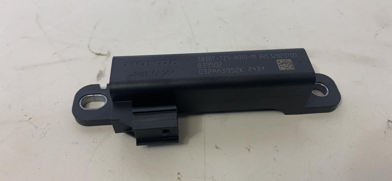 Антенна системы комфортного доступа Honda CR-V 5 поколение 2019, 1.5 л., бензин, АКПП, белый, 38387-175-A010-M1, A2Z2823700 - фото №1