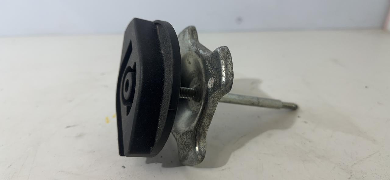 крепление запаски Volkswagen Tiguan 2 поколение 2018, 2.0 л., FSI, бензин, АКПП, белый, внедорожник 5 дв. - фото №1