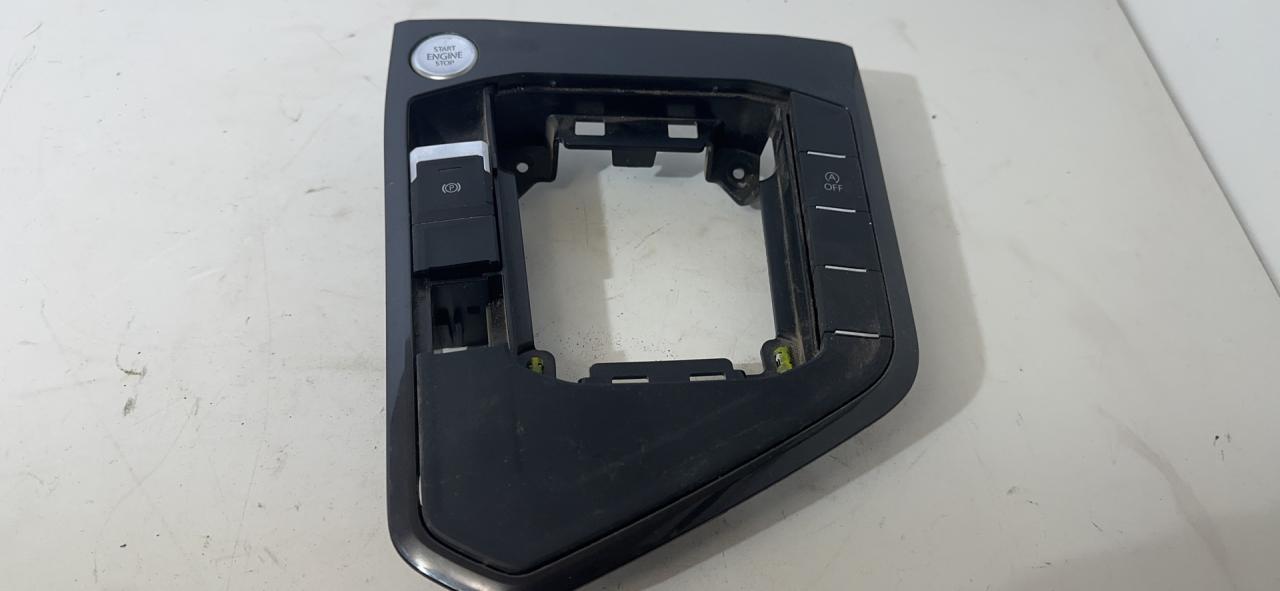 рамка обрамление кулисы Volkswagen Tiguan 2 поколение 2018, 2.0 л., FSI, бензин, АКПП, белый, внедорожник 5 дв., NIN863 - фото №1