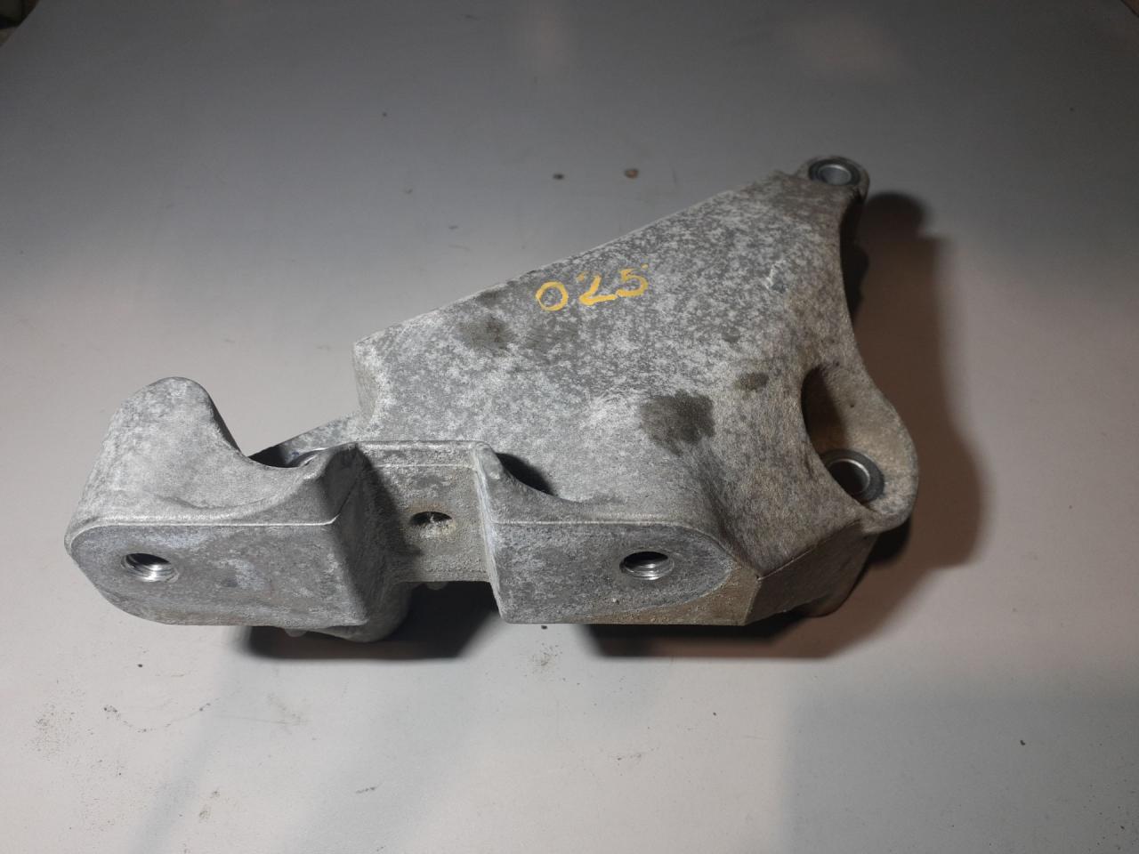 кронштейн (крепление) GMC Terrain 2 поколение 2018, 1.5 л., бензин, АКПП, черный, внедорожник 5 дв., полный привод - фото №1