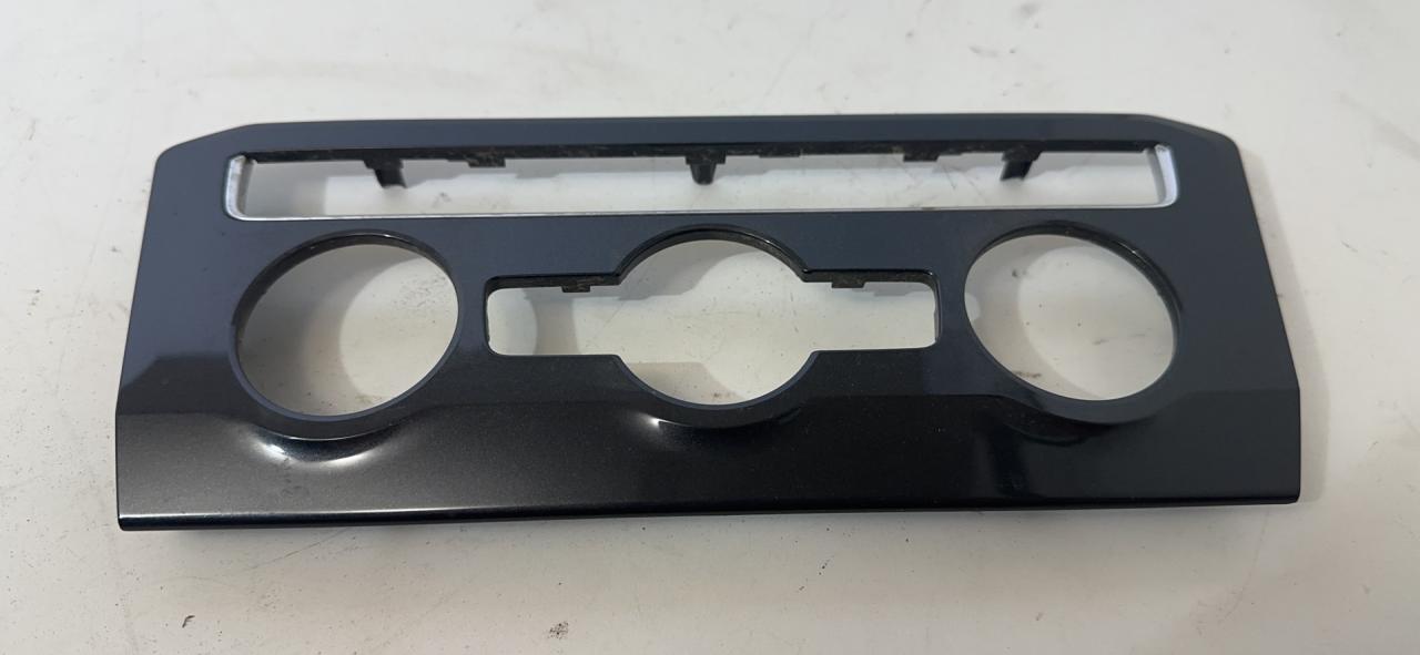 накладка декоративная Volkswagen Tiguan 2 поколение 2018, 2.0 л., FSI, бензин, АКПП, белый, внедорожник 5 дв., 5NN820073A - фото №1