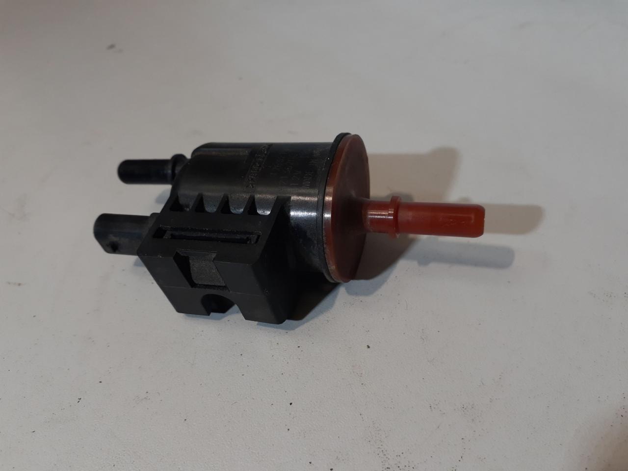 клапан EGR GMC Terrain 2 поколение 2018, 1.5 л., бензин, АКПП, черный, внедорожник 5 дв., полный привод - фото №1