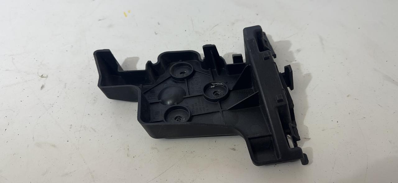 крепление бампера Chevrolet Equinox 3 поколение 2018, 1.5 л., бензин, АКПП, белый, внедорожник 5 дв., полный привод, 84162910 - фото №1