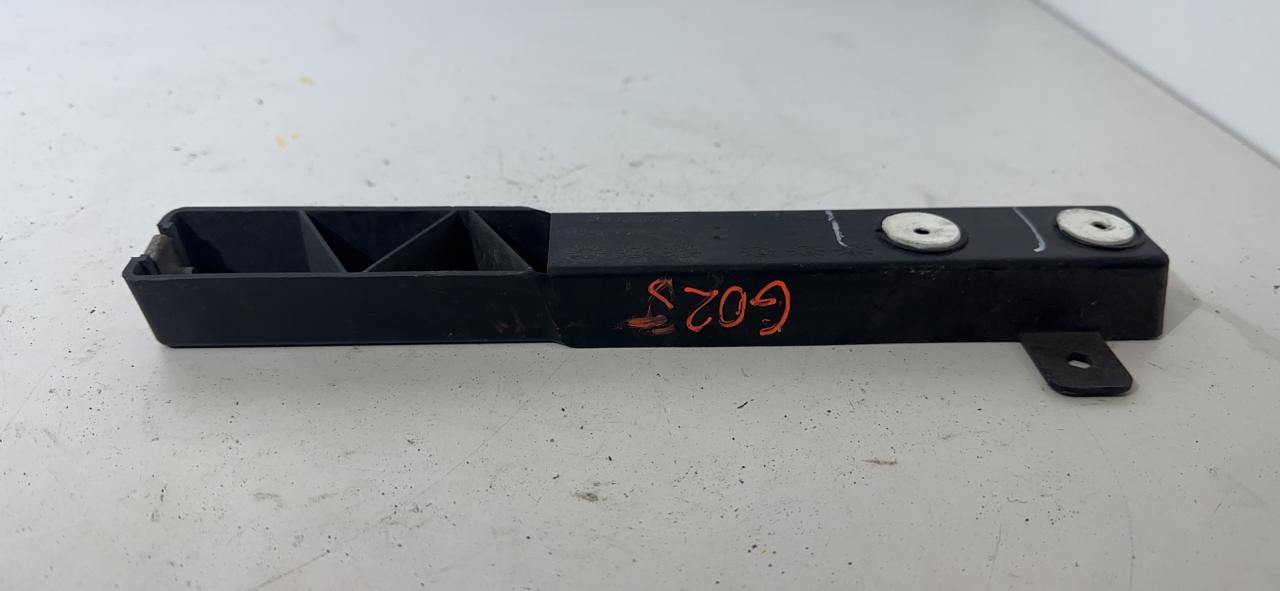 крепление бампера GMC Terrain 2 поколение 2018, 1.5 л., бензин, АКПП, черный, внедорожник 5 дв., полный привод, 39123762 - фото №1