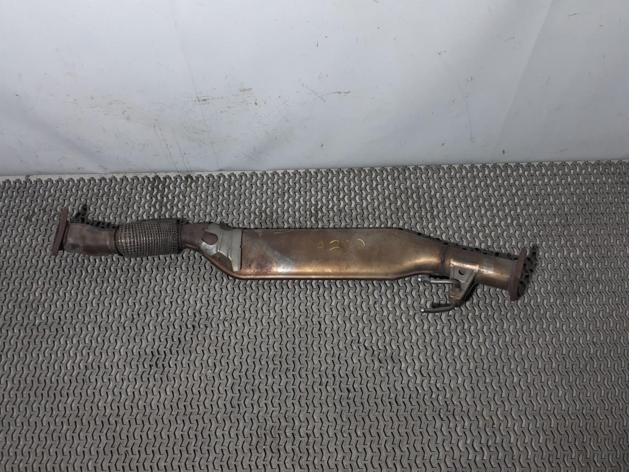 глушитель Acura RDX 3 поколение 2019, 2.0 л., бензин, АКПП, белый, передний привод - фото №1