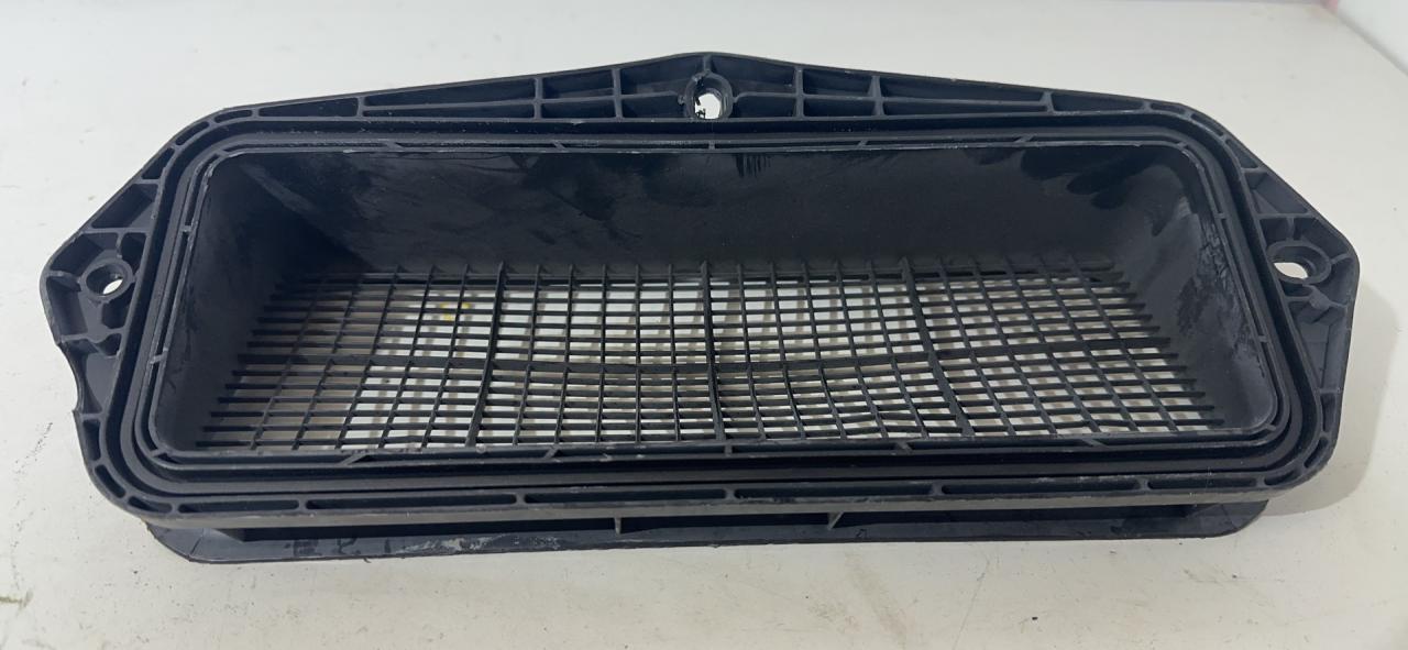 воздухозаборник Volkswagen Tiguan 2 поколение 2018, 2.0 л., FSI, бензин, АКПП, белый, внедорожник 5 дв., 5Q0815479 - фото №1