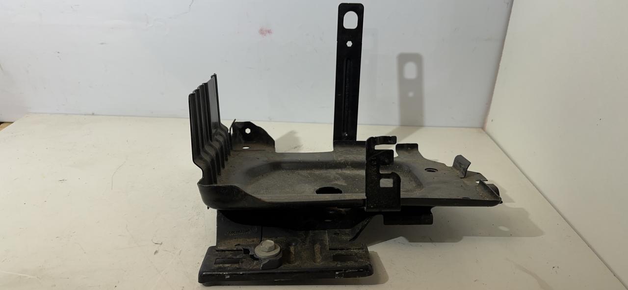 аккумуляторный ящик (АКБ) Chevrolet Equinox 3 поколение 2020, 1.5 л., бензин, АКПП, черный, внедорожник 5 дв. - фото №1